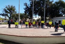 Protestan colonos frente a la presidencia municipal.