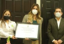 Reconocen estudiantes universitarios Becas de Titulación Profesional