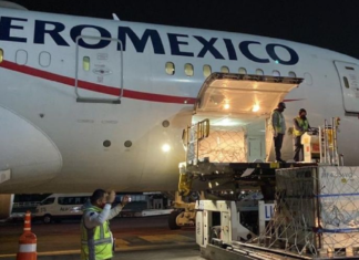 Llegan a México 5 mil litros de componente para envasar vacuna de AstraZeneca