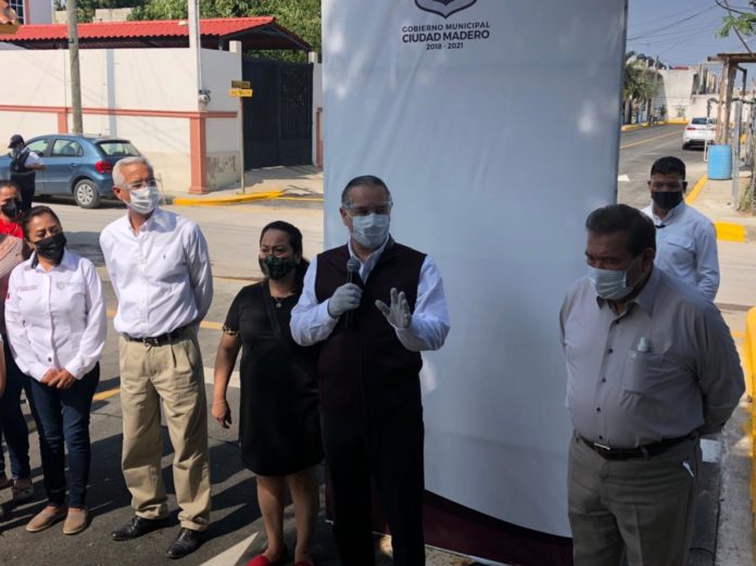 El alcalde Adrián Oseguera Kernion