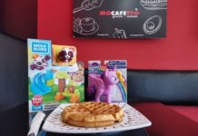 Cambian waffle por juguete para dar alegrías a niños