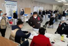 Sin miedo a reacciones recibió la dosis el primer vacunado