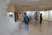 Fumigan instalaciones de la alberca Chávez