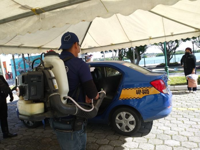 Intensifican jornada de desinfección de vehículos del transporte público y particulares