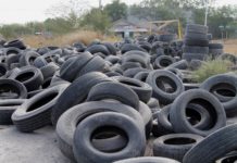 Invaden área verde con llantas