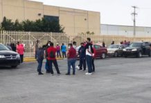 Suspende labores una maquiladora y en 6 plantas más surgen protestas