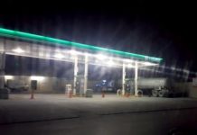 Ratero hurta dinero de gasolinera, y empleados no se dan cuenta
