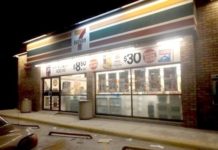 Ratero irrumpe negocio y amaga a empleados para robar