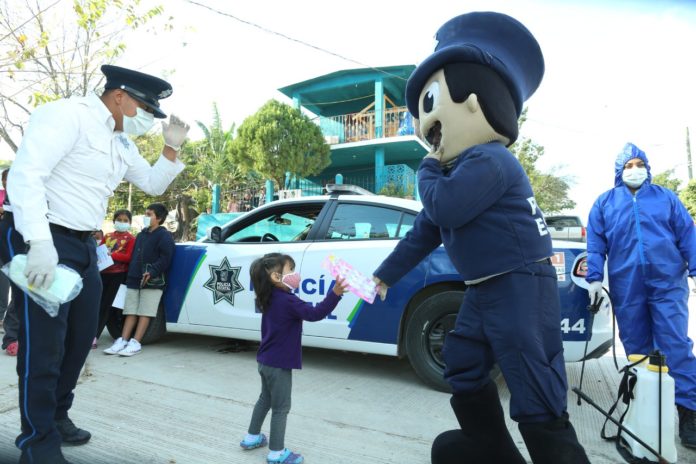 TAM-001-2021.-Policías estatales entregan regalos a niños y niñas de escasos recursos (7)