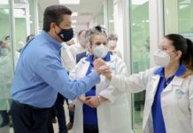 Reconoce Francisco Cabeza de Vaca a personal de salud en hospitales privados que luchan contra el Covid-19