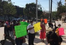 Colonos bloquean avenida para exigir la regularización de terrenos