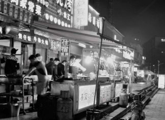 Dos películas sobre Wuhan llegan para aniversario de brote