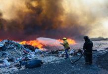 Ventarrón causa incendios, caída de poste y árboles en Victoria