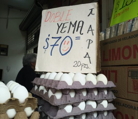 Incrementa precio del huevo, lo venden a 70 pesos la tapa