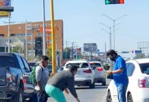 Auxilia unidad médica a persona atropellada en concurrido boulevard