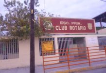 Maestros reclaman pago salarios y antigüedad laboral