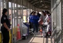 Cruzan a Brownsville los primeros 27 migrantes varados