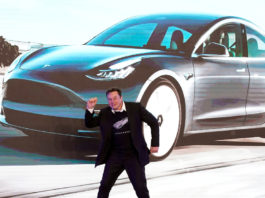 Elon Musk quiere que el nuevo vehículo de Tesla pueda flotar a un metro sobre el suelo con tecnología de cohetes y al estilo James Bond