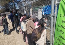 Suspenden proceso juicios de migrantes por falta de energía eléctrica.