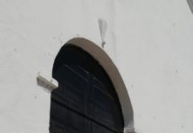 Cristalazo en parroquia Santiago Apóstol