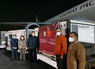 Llegan a México 800 mil vacunas Sinovac desde China