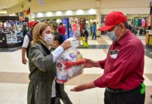 DIF Reynosa sigue apoyando a los abuelitos empacadores