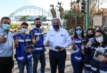 Estudiantes hacen campaña para el uso del cubrebocas a los conductores