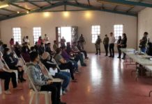 Entregan becas educativas en área rural