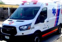 Hospitalizan a motociclista tras sufrir accidente vial