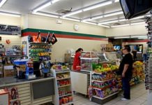 Solitario ratero atraca a empleados de tienda comercial