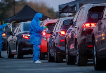 Abuelitos serán vacunados desde su auto