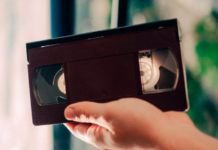 Mujer es buscada por la policía por no devolver una cinta VHS de hace 22 años