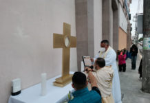 Recorre 7 hospitales santísimo sacramento en Jueves Santo