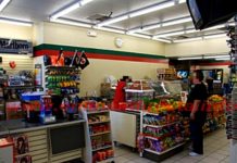 Ratero poquitero roba en tienda comercial