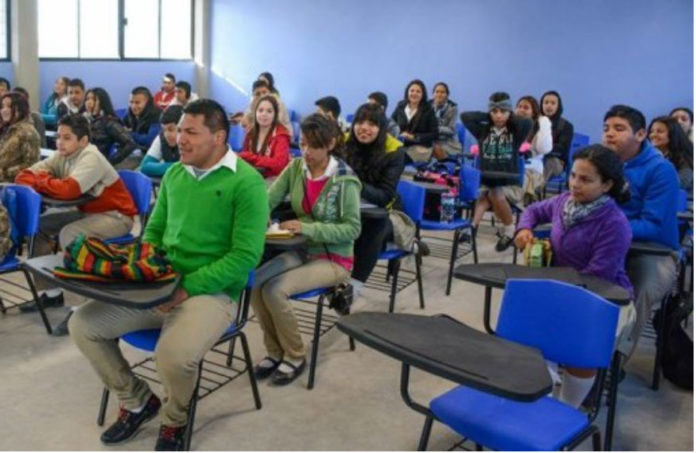 alumnos en clase