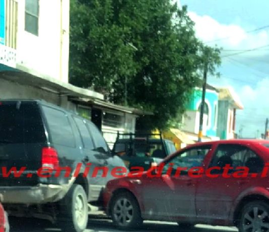 Accidente deja solo daños en concurrida vialidad