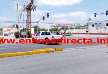 Camioneta por poco se la llevan de encuentro tras atravesarse carretera