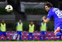 Con un Jesús Corona heroico y gol de Giménez, Cruz Azul a la final