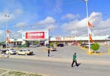 Fue de compras y le roban su unidad