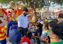 Festeja Carlos Augusto González y candidatos del partido verde a las niñas y niños de la colonia Juárez