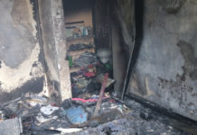 Fuego arrasa con vivienda