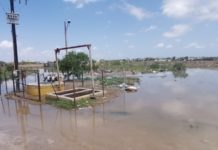 Bajo el agua vecinos de Hogares de Matamoros