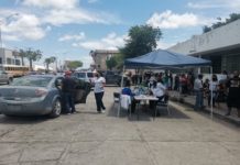 Madres hacen fila de 4 horas por vacunas de Sarampión