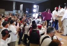 Disturbios y protestas reciben a Presidente Nacional de Morena, Mario Delgado.