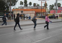 Peatones arriesgan su vida en el Boulevard Hidalgo