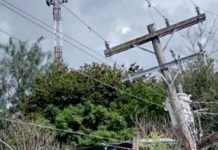 Se impacta unidad contra poste de CFE y fallece ocupante