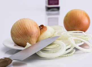 Dile adiós a llorar cuando cortas cebolla con este truco definitivo