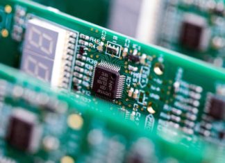 Crisis global de escasez de chips durará un par de años, advierte Intel