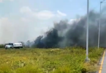 Bomberos acuden a sofocar incendio en pastizal