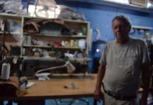 Trabaja con cuero desde hace 35 años en una talabartería de 50 años de edad